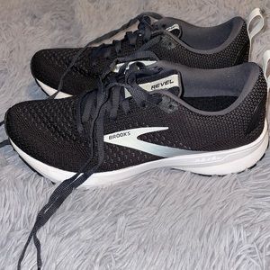 Womens Brooks Revel 4